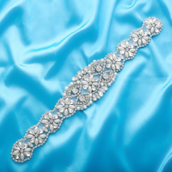 Wedding dress sash satin bow crystals sparkly elegant brand new great condition - Picture 6 of 14